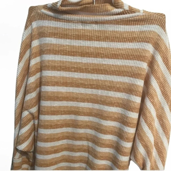 Abound honey yellow and white striped blouse - Picture 2 of 5